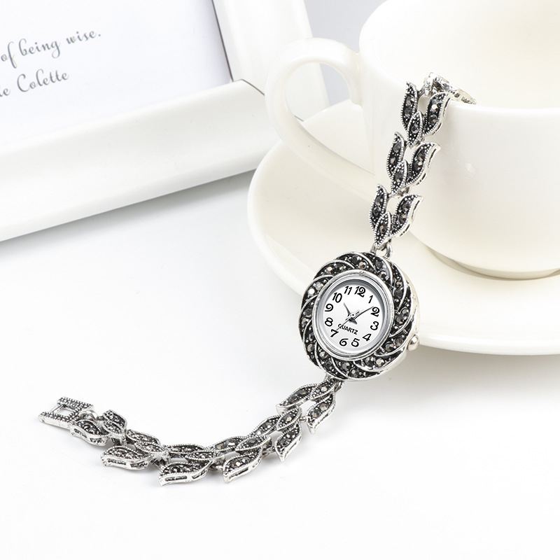 Grey Crystal Kvinder Armbåndsur Moderigtigt Retro Style Quartz Watch