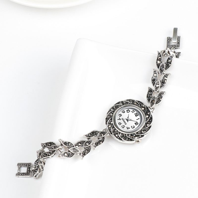 Grey Crystal Kvinder Armbåndsur Moderigtigt Retro Style Quartz Watch