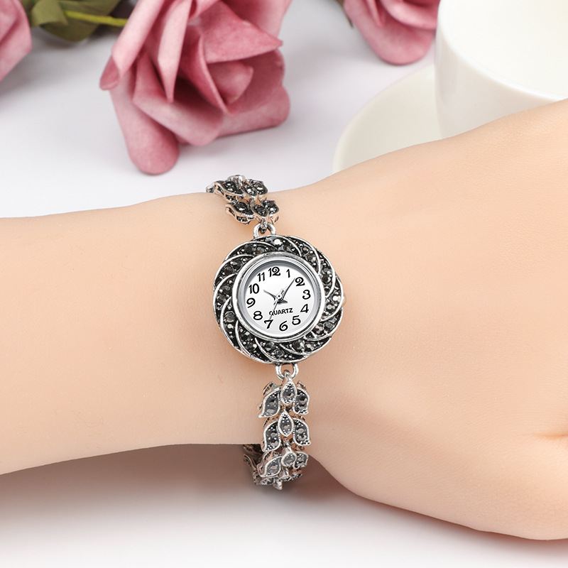 Grey Crystal Kvinder Armbåndsur Moderigtigt Retro Style Quartz Watch