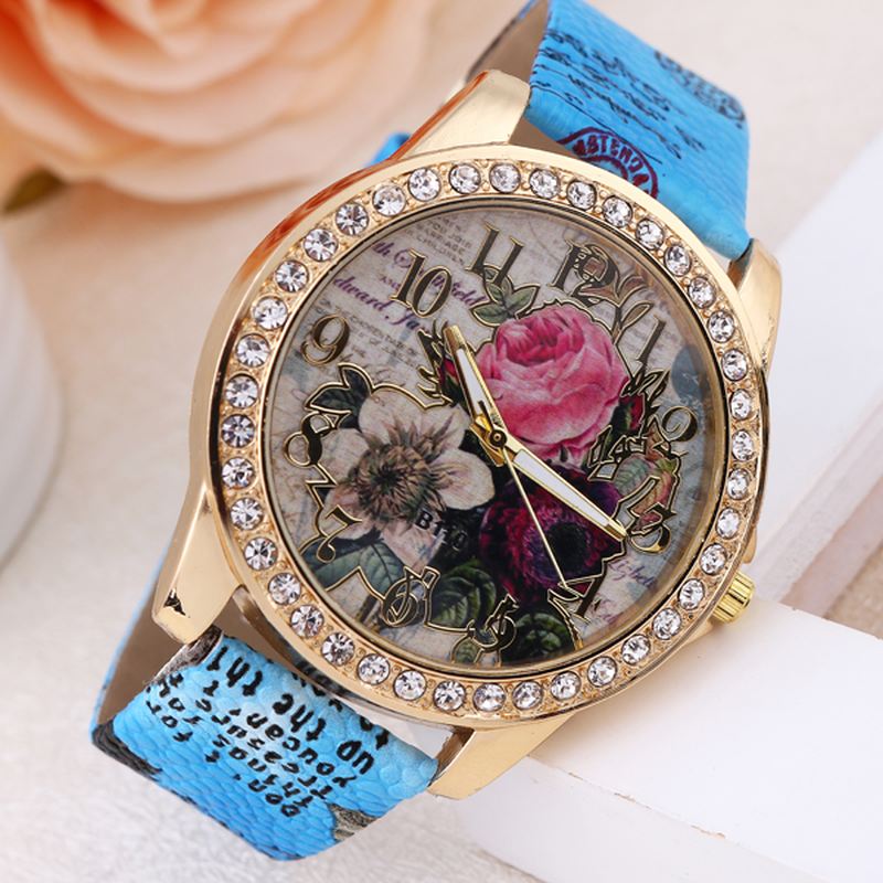 Mode Bohemia Style Kvinder Watch Læderrem Retro Rose Pattern Quartz Watch