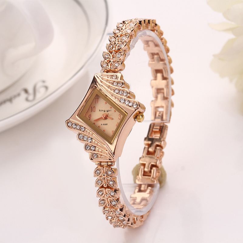 Mode Dame Dress Watch Diamond Shape Crystal Leaf Kvinder Armbånd Quartz Watch