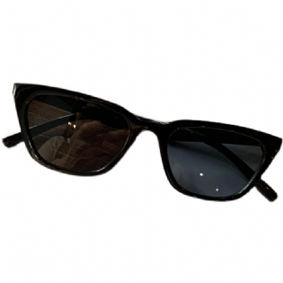 Cool Black Kat Hot Girl Med Retro Rektangulære Bungee-solbriller Der Viser Et Lille Ansigt