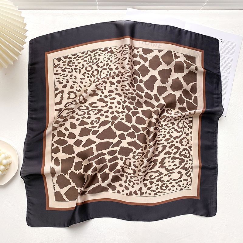 Simple Wild Mode Color Matching Color Simulation Silk Square Scarf