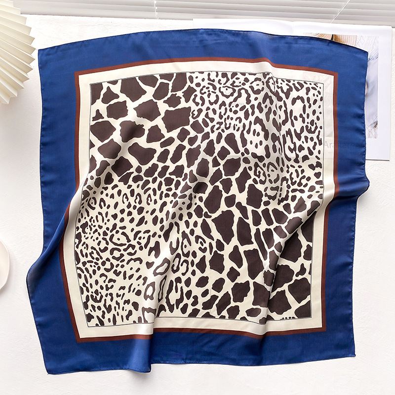 Simple Wild Mode Color Matching Color Simulation Silk Square Scarf